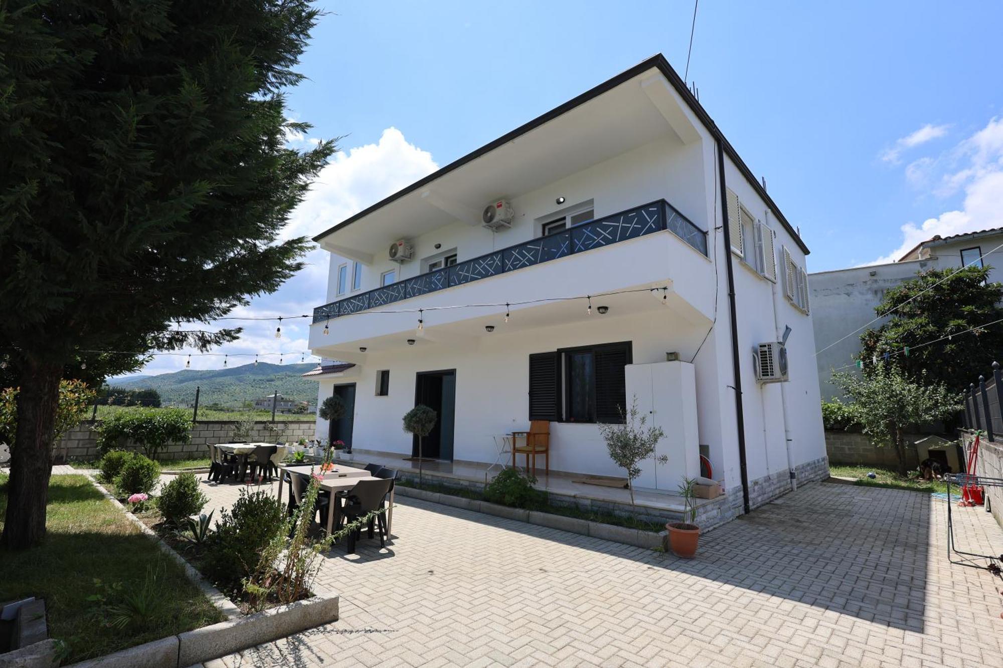 Baza Hostel - Swimming Pool Берат Экстерьер фото