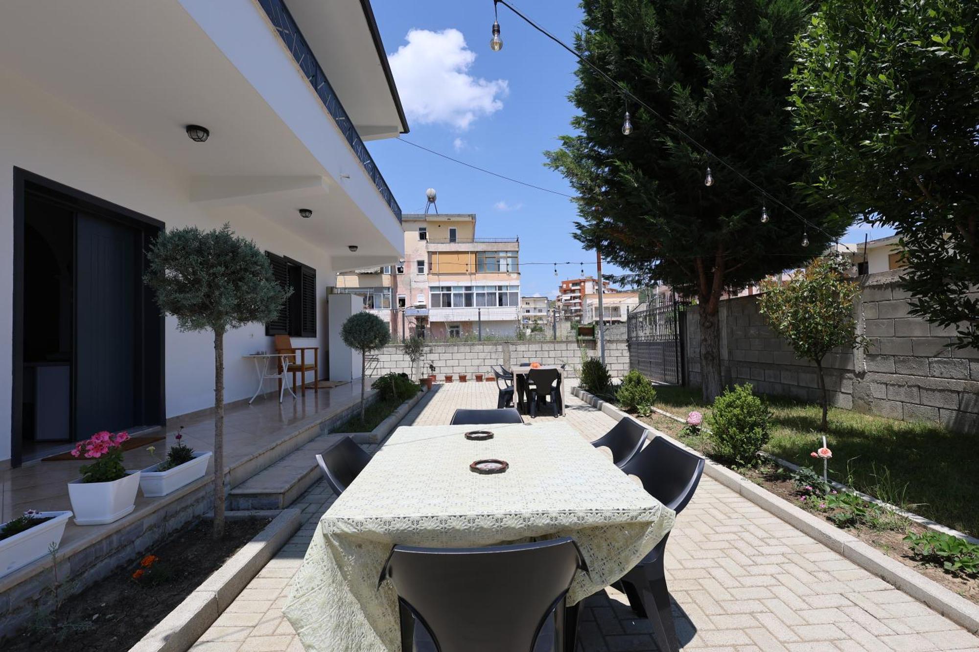 Baza Hostel - Swimming Pool Берат Экстерьер фото